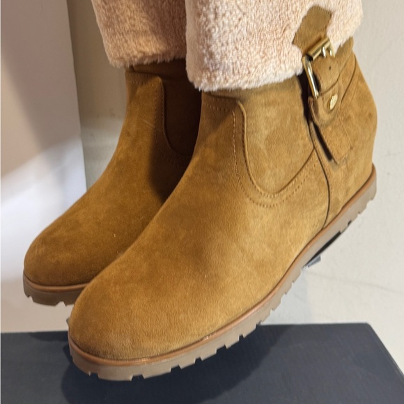 Tommy Hilfiger Soffia 2 Round Toe Tan Suede Ankle Boots Faux Fur Lined size 10 - Picture 3 of 8